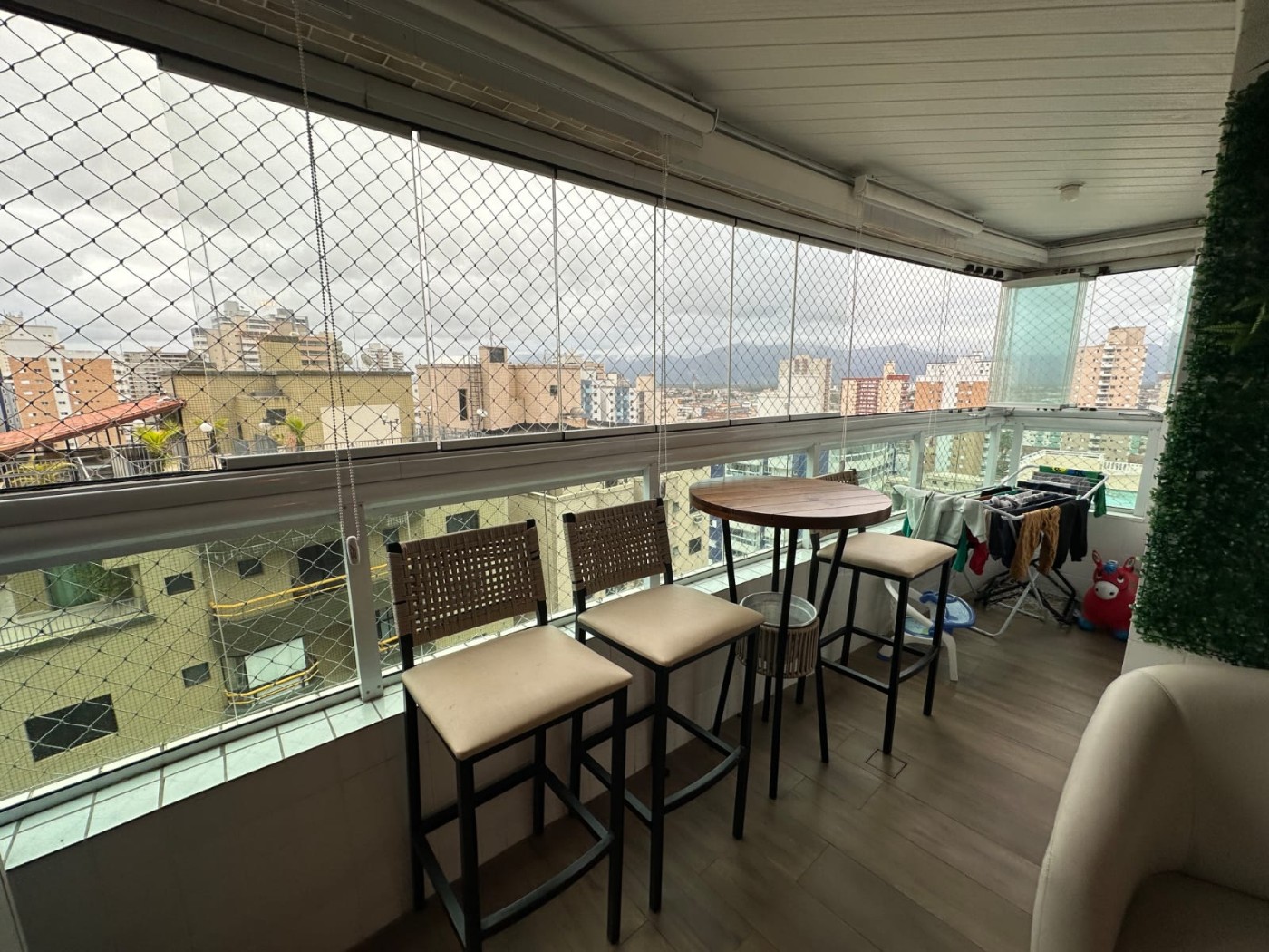 Apartamento com 2 quartos e 77 m² em Vila Guilhermina, Praia Grande