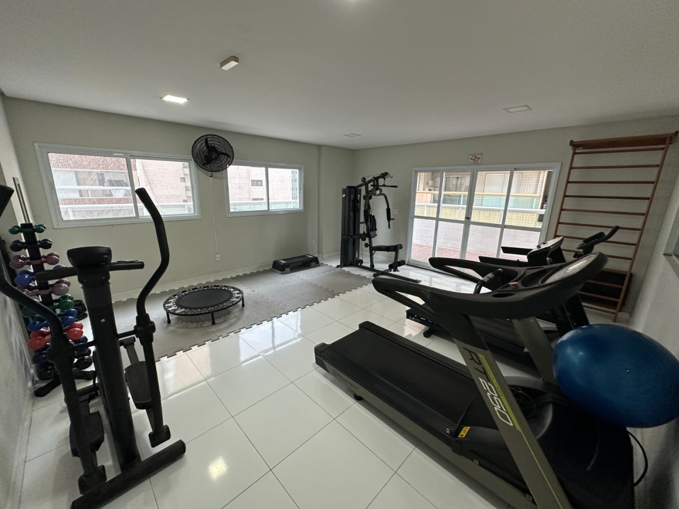 Apartamento com 2 quartos e 77 m² em Vila Guilhermina, Praia Grande