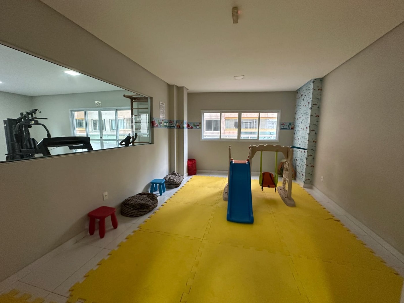 Apartamento com 2 quartos e 77 m² em Vila Guilhermina, Praia Grande