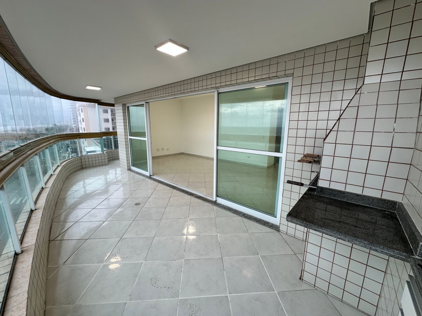 Apartamento com 3 quartos e 170 m² em Vila Guilhermina, Praia Grande