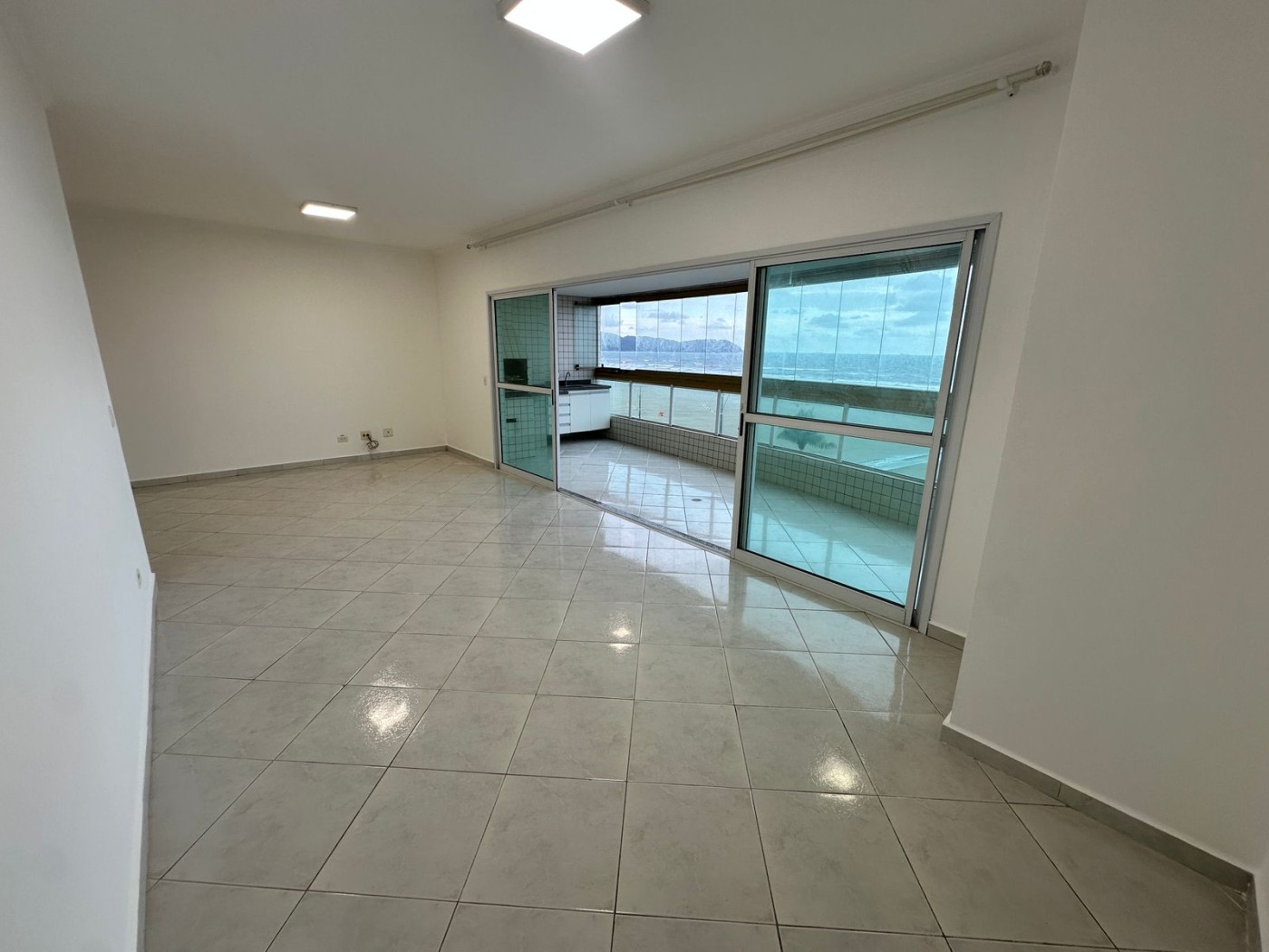 Apartamento com 3 quartos e 170 m² em Vila Guilhermina, Praia Grande