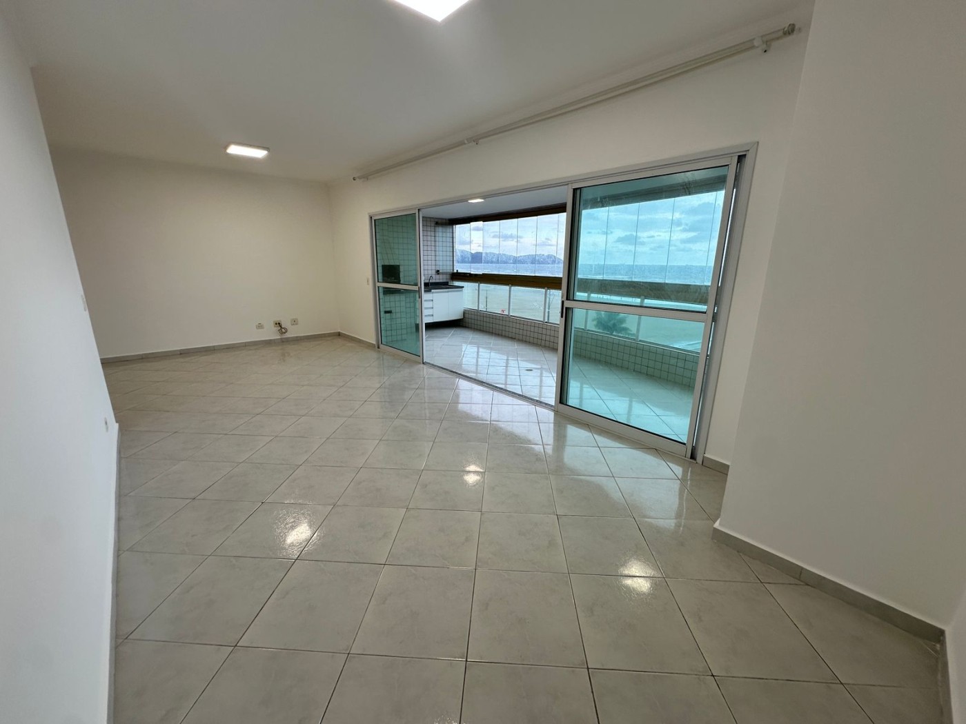 Apartamento com 3 quartos e 170 m² em Vila Guilhermina, Praia Grande