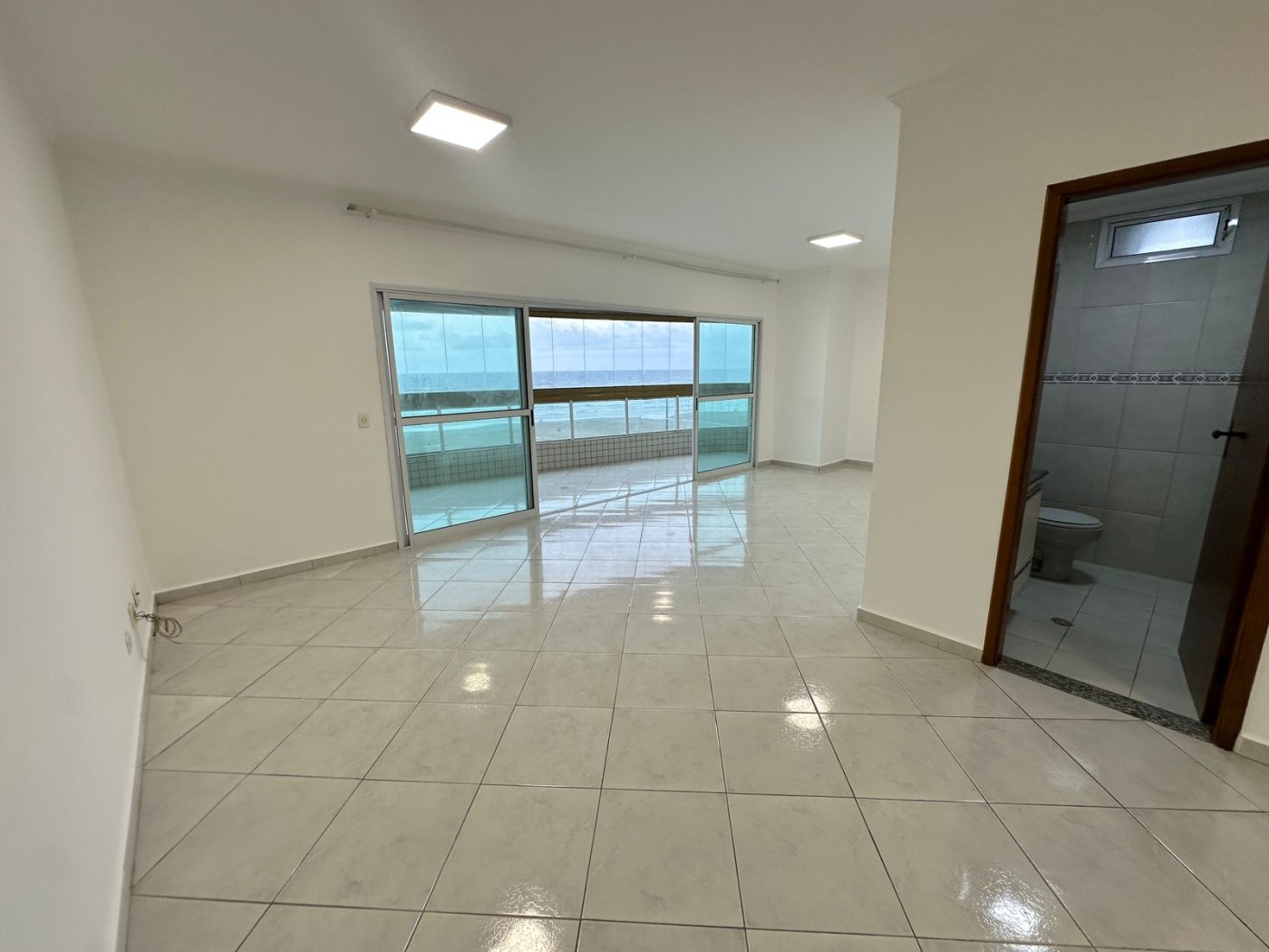 Apartamento com 3 quartos e 170 m² em Vila Guilhermina, Praia Grande