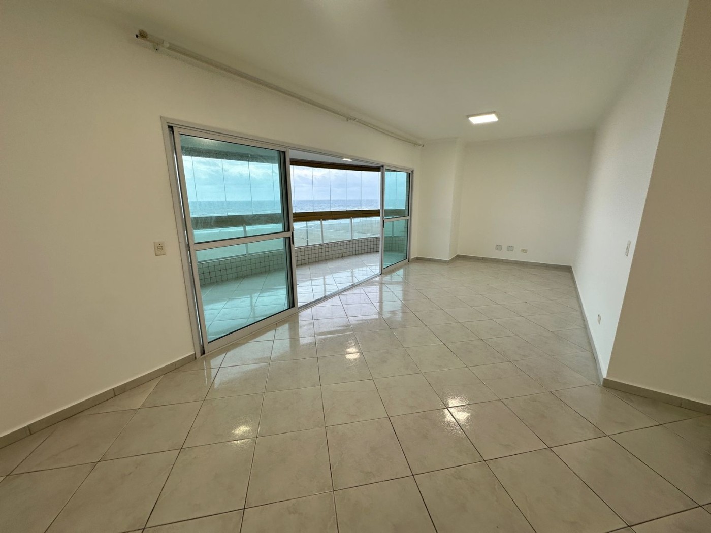 Apartamento com 3 quartos e 170 m² em Vila Guilhermina, Praia Grande