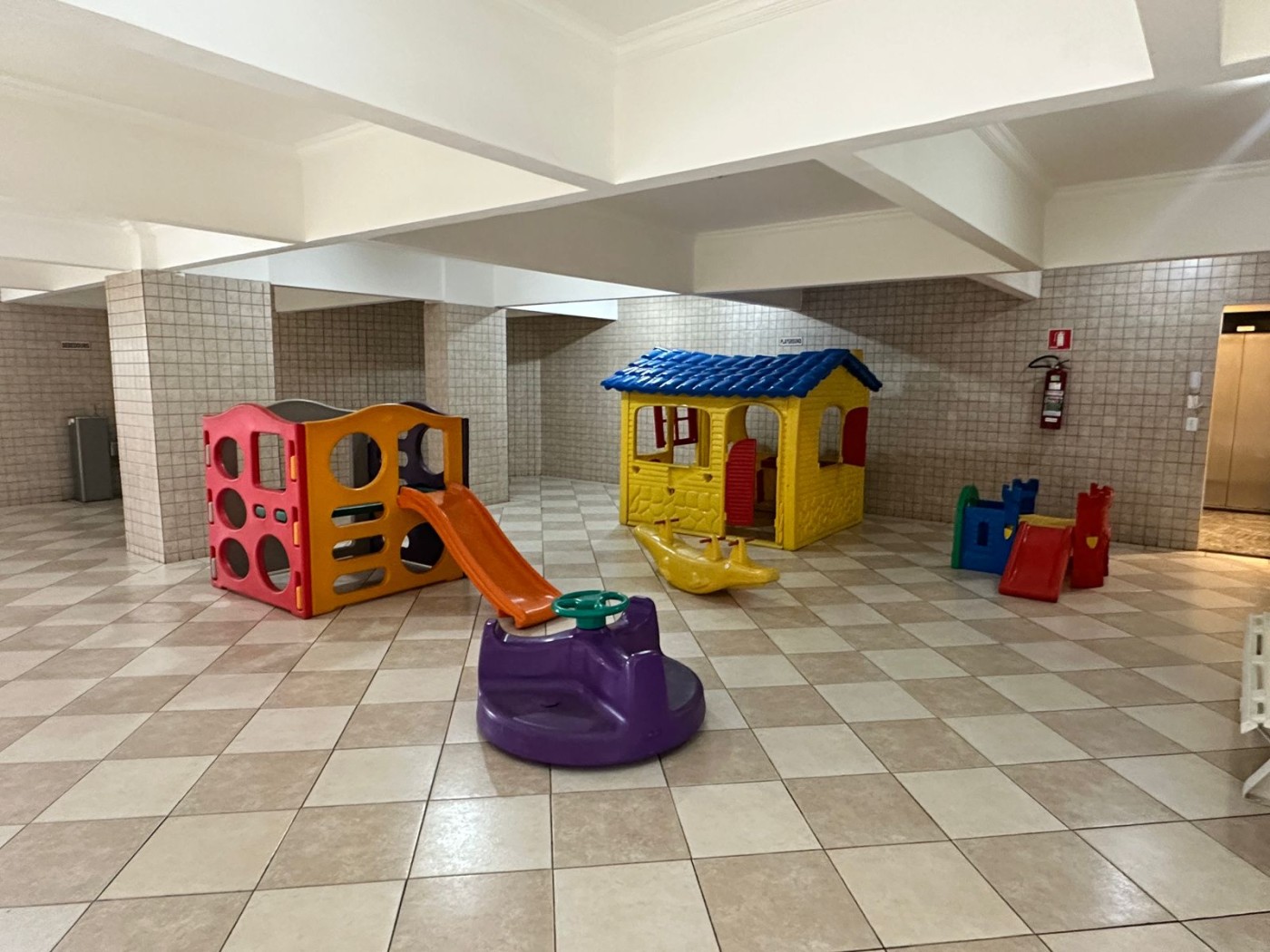 Apartamento com 3 quartos e 170 m² em Vila Guilhermina, Praia Grande